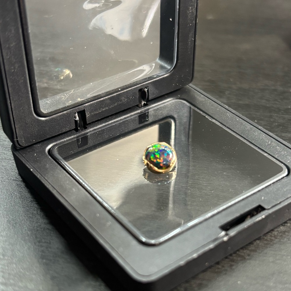 Anatometal 7mm gold set synthetic black opal threaded end, 16 gauge - Picture 5 of 5